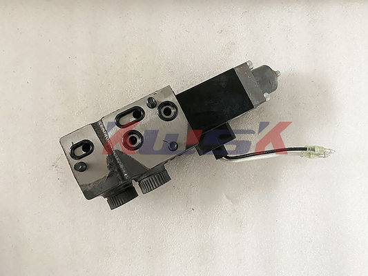 HD1430 HD820 Katoの掘削機の部品K3V112の電磁弁は掘削機の油圧ポンプの部品を置いた